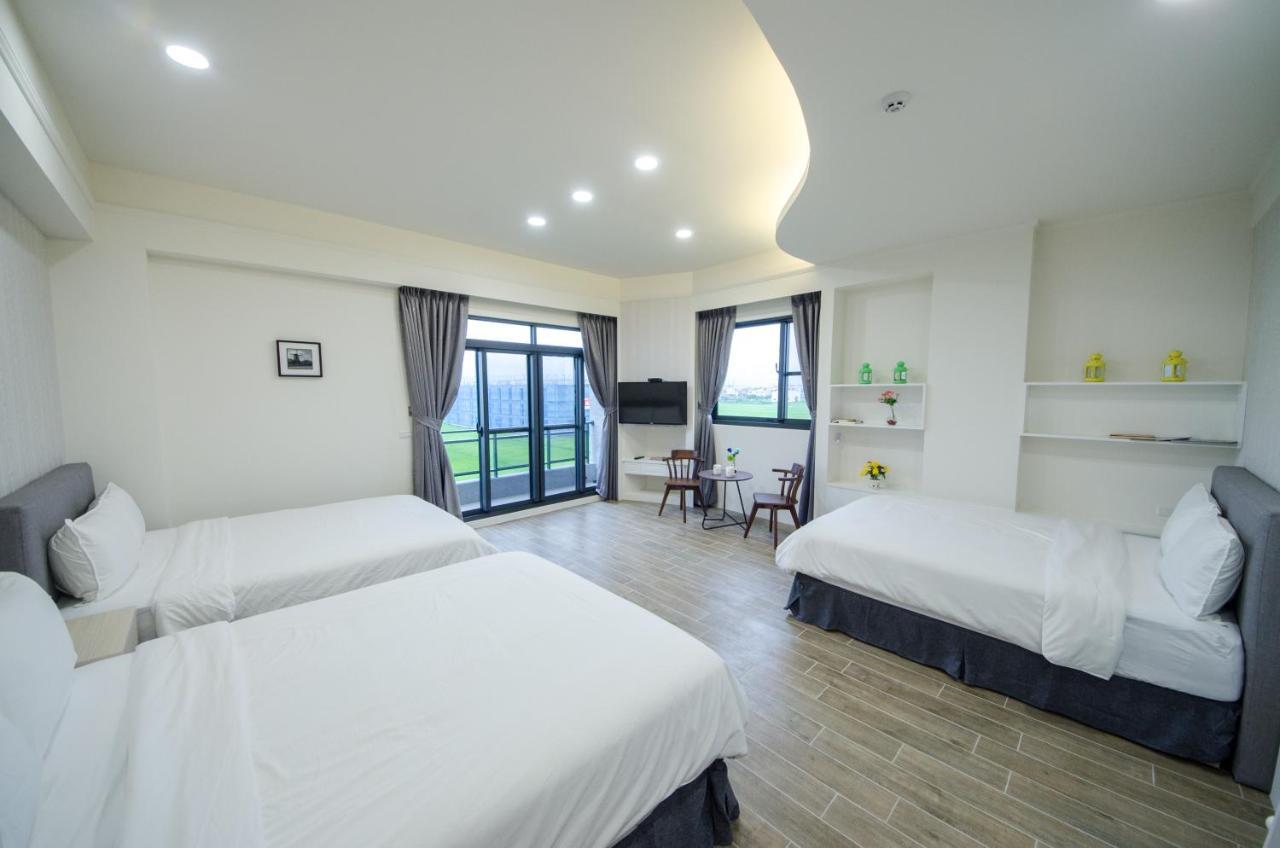 渡小夜電梯民宿 Yilannight B&B Уцзє Екстер'єр фото