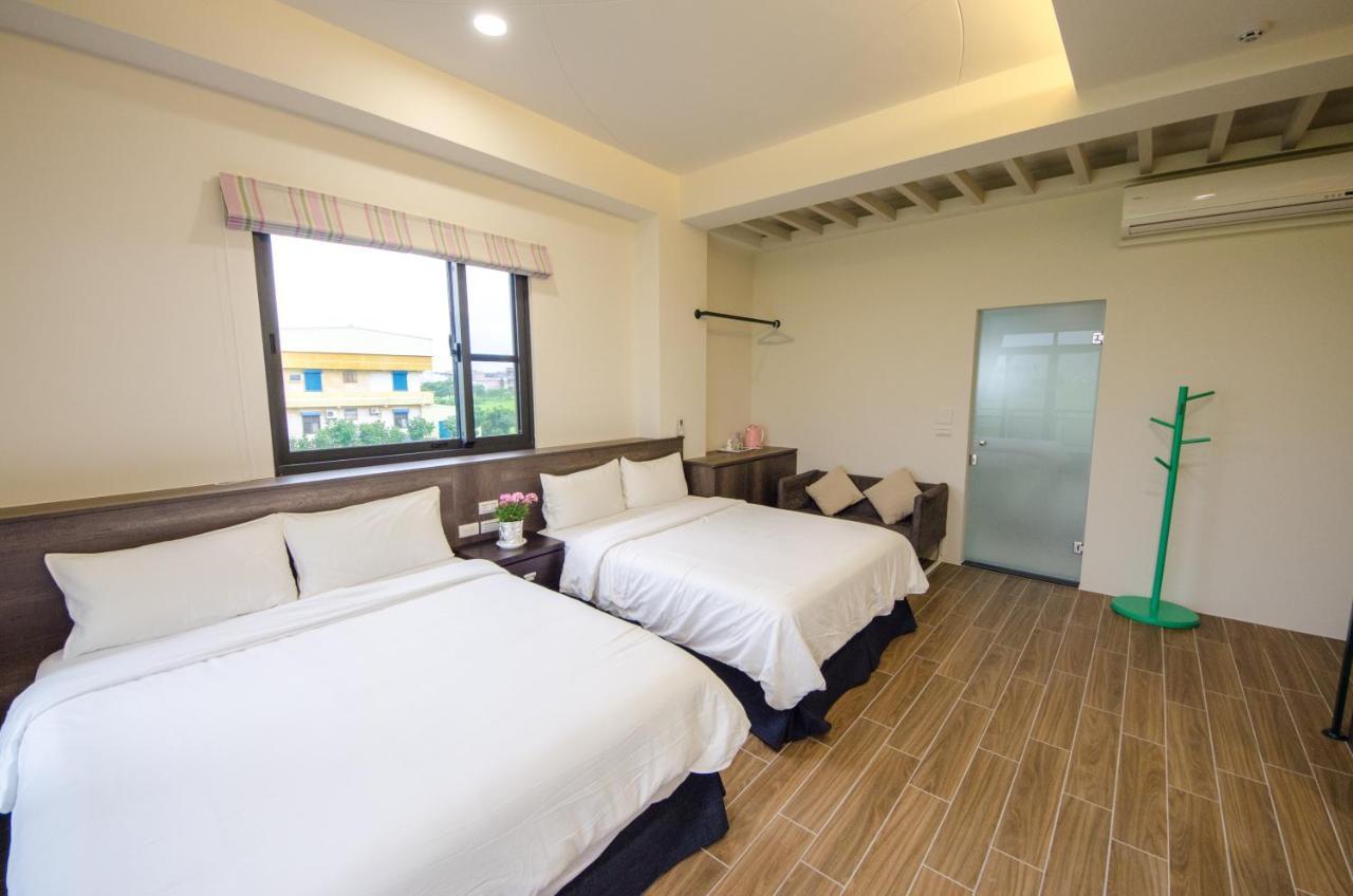 渡小夜電梯民宿 Yilannight B&B Уцзє Екстер'єр фото