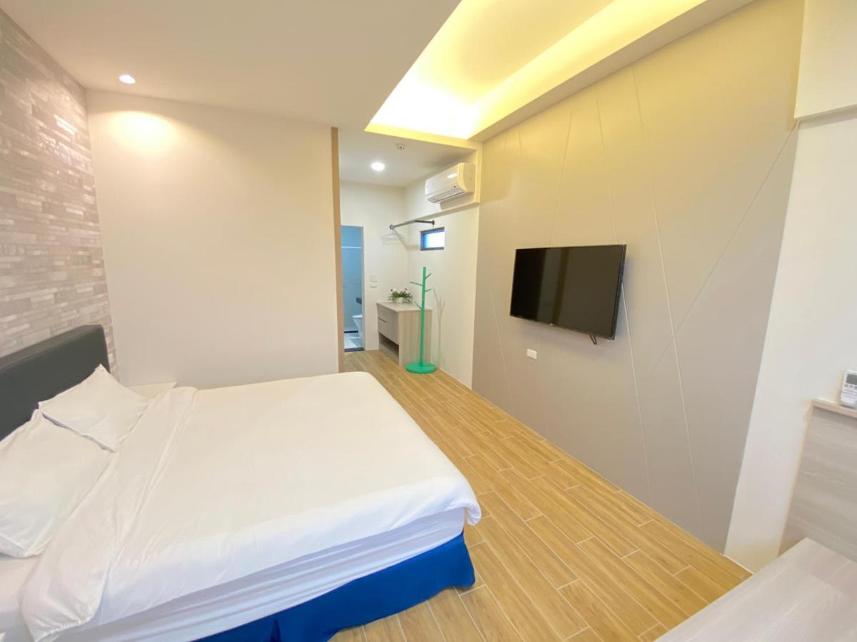 渡小夜電梯民宿 Yilannight B&B Уцзє Екстер'єр фото