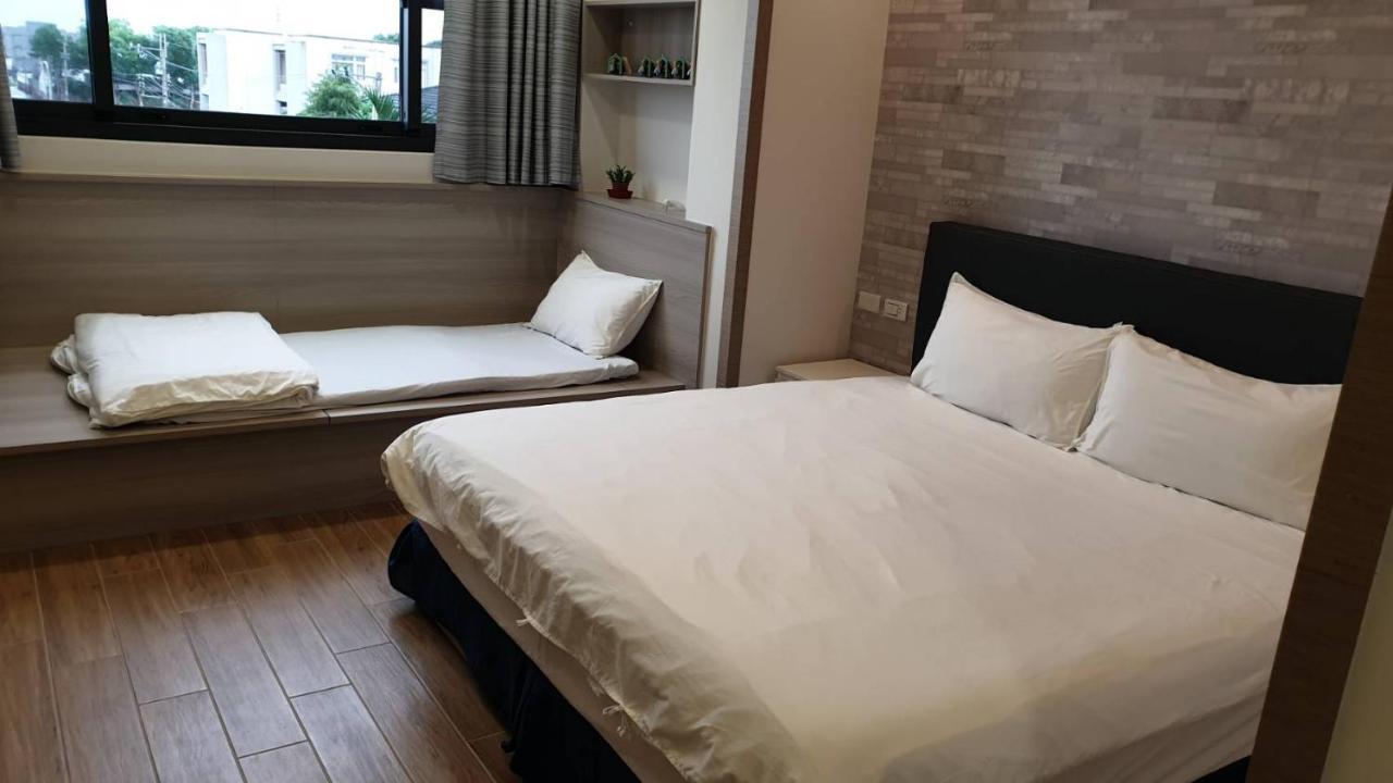 渡小夜電梯民宿 Yilannight B&B Уцзє Екстер'єр фото