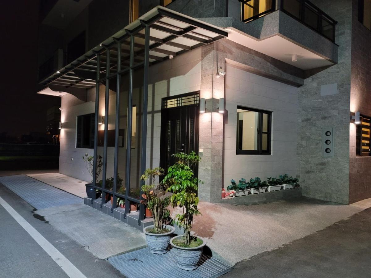 渡小夜電梯民宿 Yilannight B&B Уцзє Екстер'єр фото
