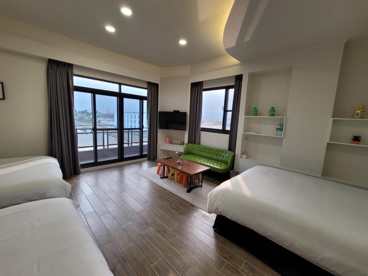 渡小夜電梯民宿 Yilannight B&B Уцзє Екстер'єр фото