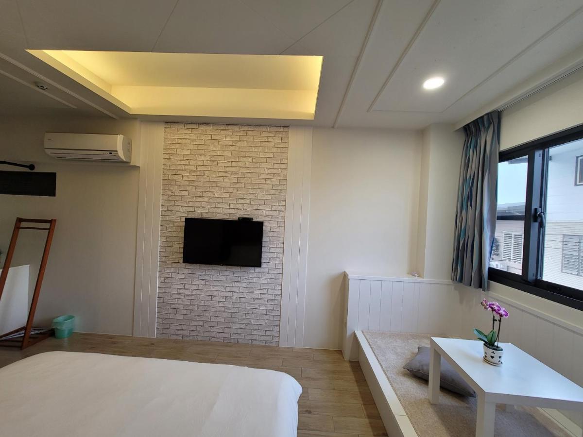 渡小夜電梯民宿 Yilannight B&B Уцзє Екстер'єр фото