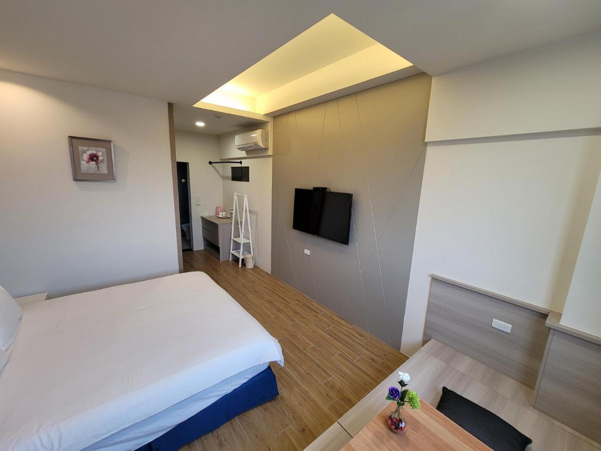 渡小夜電梯民宿 Yilannight B&B Уцзє Екстер'єр фото