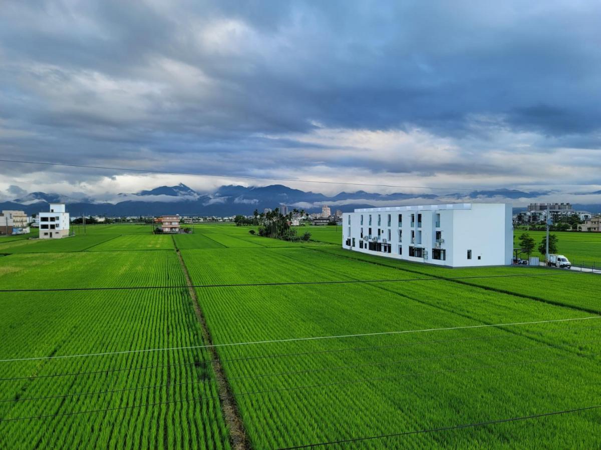 渡小夜電梯民宿 Yilannight B&B Уцзє Екстер'єр фото